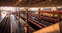 Passageiro fica ferido após telhas se soltarem na estação Brás durante temporal