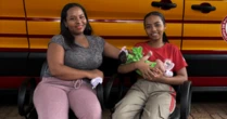 Adolescente de 13 anos salva irmã recém-nascida de engasgo no TO: 'Uma vida nas minhas mãos para ser salva'