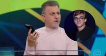 No palco, Luciano Huck é pego de surpresa por ligação do filho mais velho e assume: 'Fico nervoso'