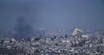 Bombardeios israelenses matam dezenas em Gaza e atingem escola que abrigava deslocados