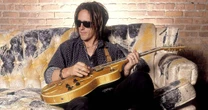 A importância de Izzy Stradlin para o Guns N' Roses, explicada por ex-empresário