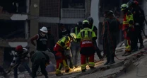 Socorristas correm contra o tempo para salvar últimos sobreviventes de terremotos na Venezuela