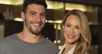 Quem Ama Cuida: Dora se joga nos braços de André ainda na 1ª fase