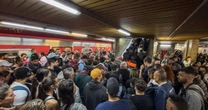 Passageiros reclamam de superlotação na Estação Barra Funda após mudanças; terminal terá nova escada