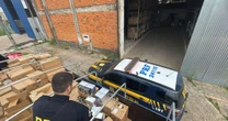 PRF intercepta caminhão com perfumes contrabandeados avaliados em R$ 3 milhões na BR-293