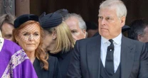 Renúncia de príncipe Andrew "legitima" mulher que o acusou, diz família
