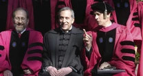 Conheça Alan Garner, o presidente de Harvard que enfrentou a ingerência de Trump nas universidades