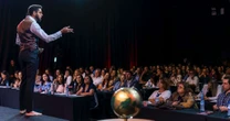 Crises emocionais, financeiras e de saúde têm raiz relacional, aponta teoria apresentada em imersão gratuita