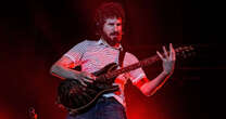 Brad Delson voltaria a fazer shows com o Linkin Park? Ele responde