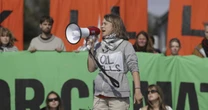 Greta Thunberg e 200 ambientalistas bloqueiam principal refinaria da Noruega