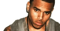 Chris Brown: falha grave de jurado causa anulação de julgamento contra cantor