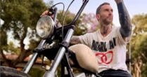 Adam Levine diz que parou de fazer tatuagens porque elas doem 'muito'