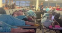 Passageiros ficam 'presos' por mais 10 horas em aeroporto após casal fumar no banheiro de aeronave