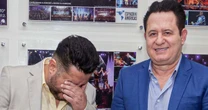 'Quase me matou do coração': sertanejo Marrone bate com a cabeça em queda durante show e apavora Bruno. Saiba estado de saúde atualizado do cantor
