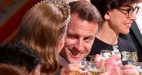 Kate Middleton ganha piscada do presidente francês Macron em jantar de gala e momento inesperado no Castelo de Windsor viraliza
