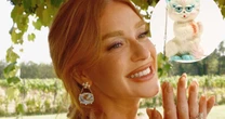 Essa bolsa de gatinha usada por Marina Ruy Barbosa em casamento na Itália parece brinquedo, mas é uma peça de luxo pintada à mão. Aos detalhes!