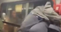 VÍDEO: Mulher diz ter sido abusada dentro de ônibus lotado em Porto Alegre