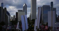 Em vídeo, Trump ameaça Chicago com intervenção militar e revolta líderes democratas