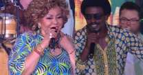 Ícones! Seu Jorge e Alcione agitam a casa do 'BBB 25' com sucessos e MUITO carisma; web reage: 'É a realeza'