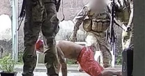 FOI AGREDIDO! Foto mostra Gugu Hawaiano no chão durante abordagem policial; família denuncia