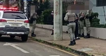 Homem fica preso em grade após tentativa de furto em Passo Fundo