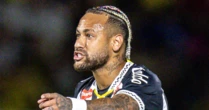 Neymar desabafa após torcedores rivais usarem cartazes com referências à Bola de Ouro e Bruna Marquezine em jogo: 'Dias cansativos'