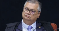 Dino cita condição financeira de Bolsonaro, pede multa mais alta e Moraes lembra de Pix de R$ 40 milhões