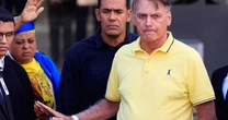 Carlos Bolsonaro detalha visita ao pai em prisão domiciliar: 'O velho está magro'