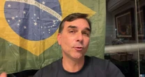 Flávio diz que ato de Moraes é 'desculpinha' para tirar pai da domiciliar e interferir nas eleições