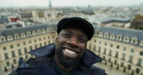 Astro de 'Lupin', Omar Sy se envolve em confusão em estação de Paris: "Muito agressivo"
