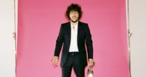 Benny Blanco revela medo e ansiedade ao subir aos palcos