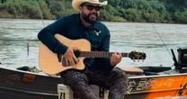 Quem é Léo Oliveira, cantor sertanejo que teve rosto queimado em show