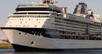 Navio da Celebrity Cruises fica à deriva na costa da Itália durante queda de energia