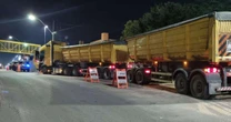 Carreta é flagrada com 47 toneladas acima do permitido na BR-116, em São Leopoldo