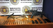 Trio armado com submetralhadora é preso em carro roubado após fuga alucinante em Porto Alegre