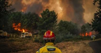 Incêndios florestais se intensificam na Europa; Espanha registra vítimas fatais