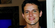 Quem foi Edward Boggis? Ator de 'Malhação' e 'Sandy & Júnior', morto aos 49 anos, enfrentou depressão e chegou a ser internado em clínica psiquiátrica