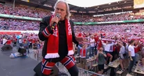 Ovelha? Famoso vocalista de metal da Noruega aparece cantando na CazéTV