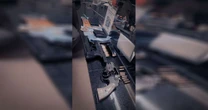 Brigada Militar prende dois homens com armas e R$ 3,9 mil em cédulas falsificadas em Capão da Canoa
