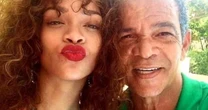 Pai de Rihanna é enterrado um mês após sua morte; família esteve reunida