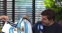 Após críticas nas redes sociais, narrador da CazéTV recebe camisa da Argentina; veja