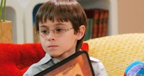 Poucos sabem, mas aos 9 anos Rafael Miguel conquistou elenco e produção de série da Globo por cena intensa de surra do pai