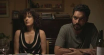 Rivais em DNA do Crime, Maeve Jinkings e Thomas Aquino vivem romance proibido neste outro sucesso do streaming