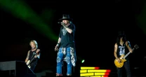 Guns N' Roses lança campanha de prevenção ao suicídio com prêmios para fãs