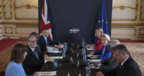 Arrependimento pós-Brexit leva Reino Unido a negociar acordo com UE que pode favorecer estudantes e turistas