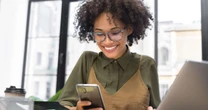 Celular cresce como fonte de renda entre brasileiros em 2025