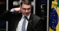 Flávio Bolsonaro nega relação com 'Abin paralela' e cita interesse político em operação