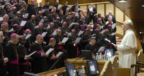 Papa Leão XIV pede 'atenção a desafios globais' a novos bispos