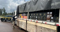 Motorista é preso em flagrante com carga de bebidas importadas avaliada em R$ 300 mil na BR-290