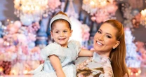 Virginia usa look caríssimo para aniversário da filha; saiba quanto custou